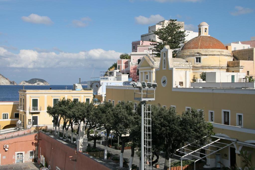 Locanda Mari Ponza Exterior foto